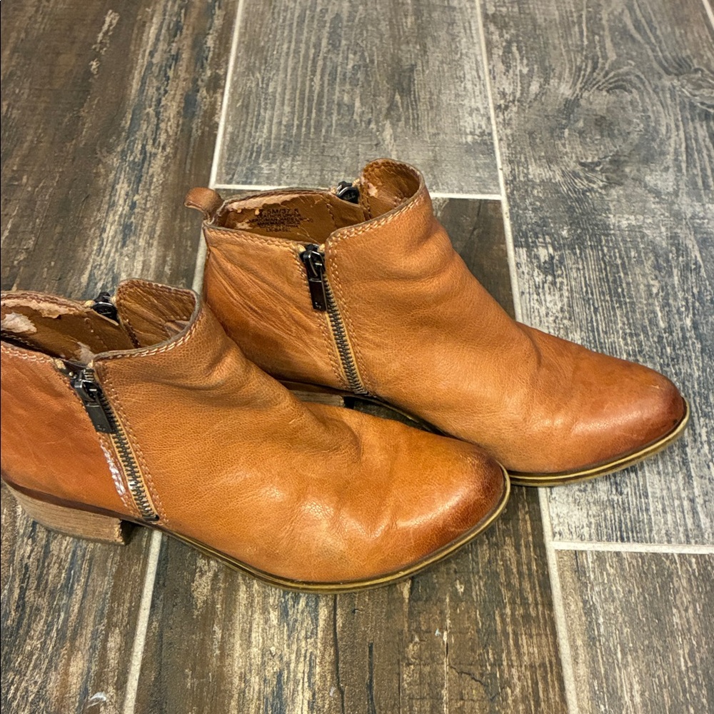 Lucky brand double ankle zip tan weathered leather booties